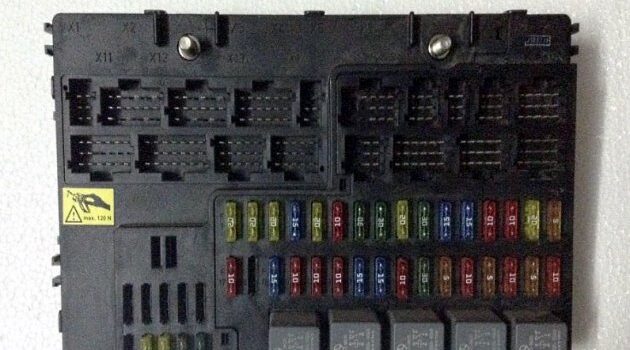 Fusibles et relais Mercedes Actros (MP2/MP3 ; 2003 – 2012). Schéma de fusibles Mercedes Actros (MP2/MP3 ; 2003 – 2012). Fusibles et relais Mercedes Actros (MP2/MP3 ; 2003 – 2012). Schéma de fusibles Mercedes Actros (MP2/MP3 ; 2003 – 2012).