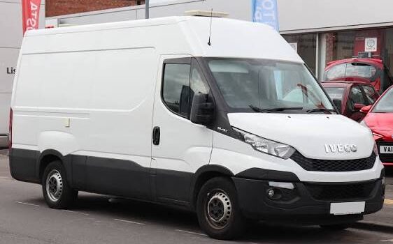 Wie tausche ich die Scheinwerferlampe beim Iveco Daily und Iveco Turbo Daily (1999-2026) aus? Austausch der Lampen beim Iveco Daily und Iveco Turbo Daily (1999-2026). Wie tausche ich die Scheinwerferlampe beim Iveco Daily und Iveco Turbo Daily (1999-2026) aus? Austausch der Lampen beim Iveco Daily und Iveco Turbo Daily (1999-2026).